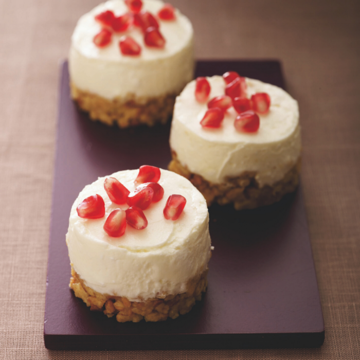 Mini-Käsekuchen mit Granatapfelkernen mit Ziegenkäsetalern