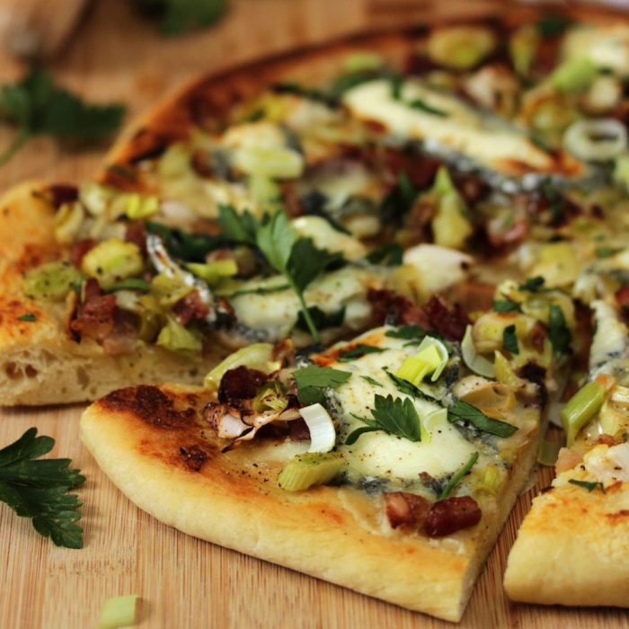 Pizza mit Lauch und Speck mit Selles-sur-Cher