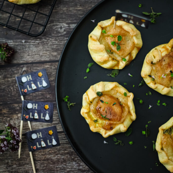 Mini-Galette mit gereifter Ziegenkäserolle