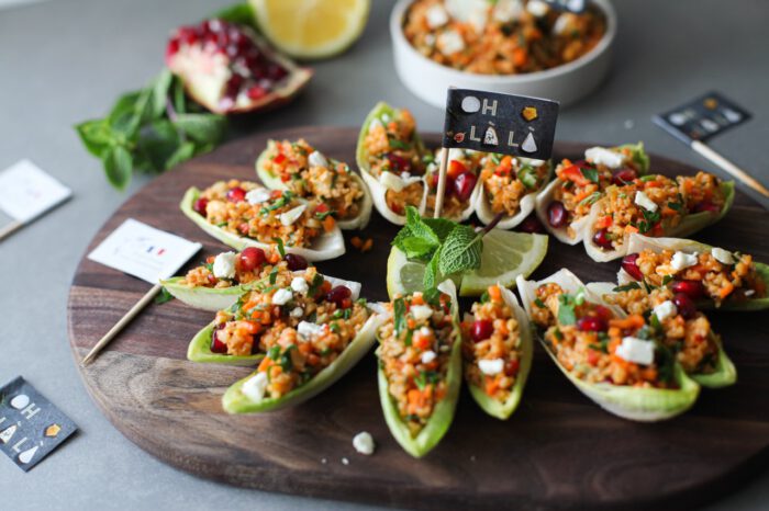 Chicoree-Bulgur-Schiffchen mit Chabichou du Poitou AOP