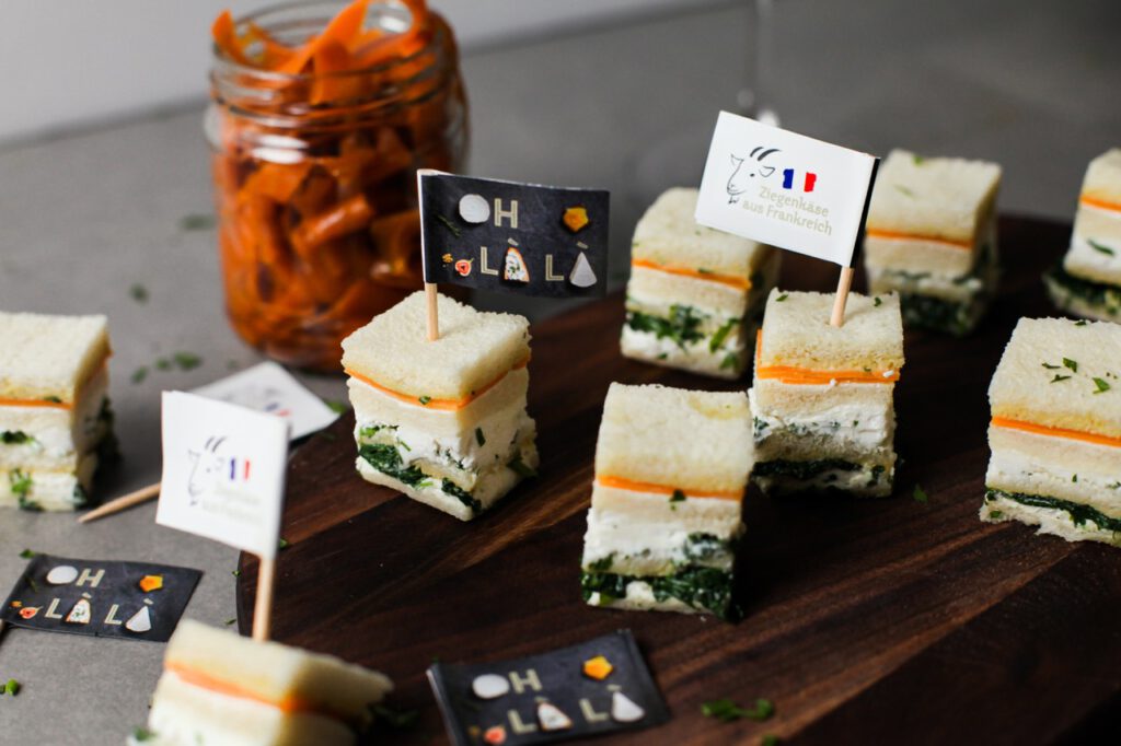 Tramezzini Türmchen mit gereifter Ziegenkäserolle