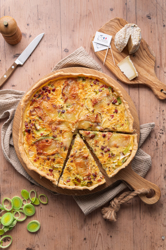 Quiche mit Lauch, Chabichou du Poitou AOP und Speck
