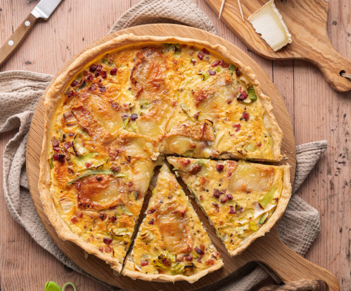 Quiche mit Lauch, Chabichou du Poitou AOP und Speck